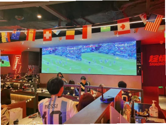 想要在西雅图感受比赛激情，选对看球咖啡店是关键